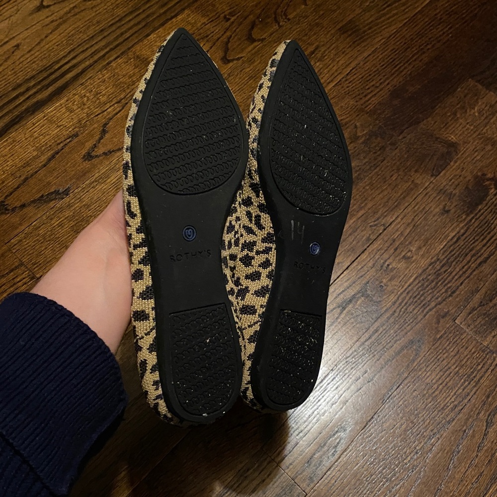 Rothy's- The Point- Leopard Cat Print Pointed Toe Flats in Tan and Black women 9 - Picture 2 of 16